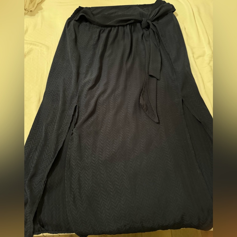 Blue skirt with slits and waist tie